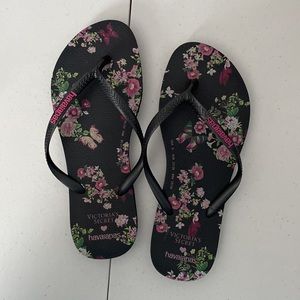 NWOT  Havaianas Victoria’s Secret Flip Flops Black with Floral Print sz S (6)